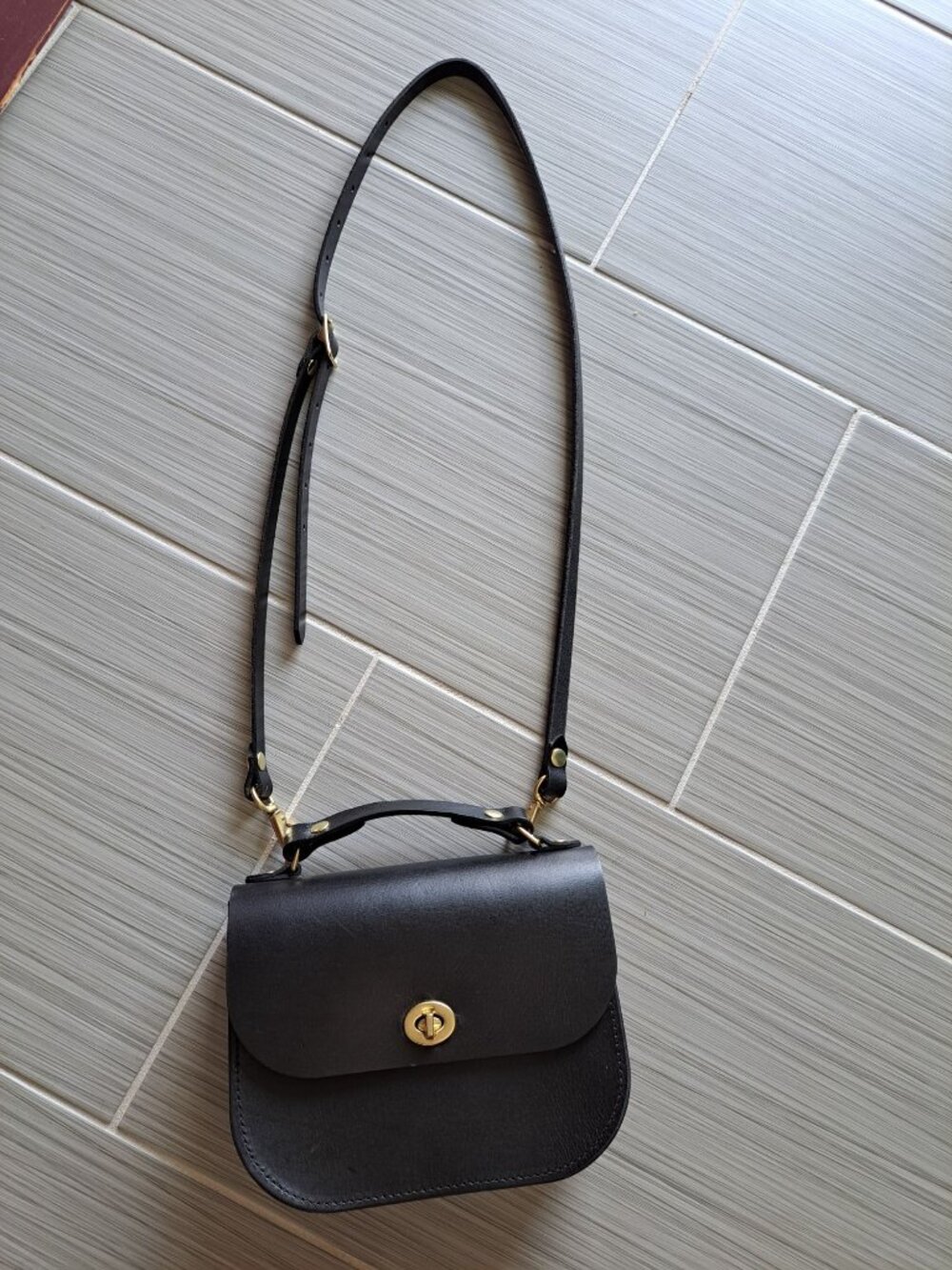 Howl + Hide Alice Crossbody Bag 2-In-1 Full Grain Leather Brass Black 8"x6"x3" - Picture 2 of 16